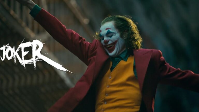 Joker sorprende con escalofriante baile en las escaleras al ritmo de su propia canción.